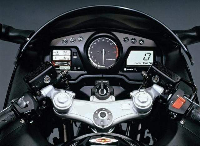 Honda CBR 1100 XX Super Blackbird SC35A 2001, LM 10W-40 4L, HiFlo Ölfilter Set